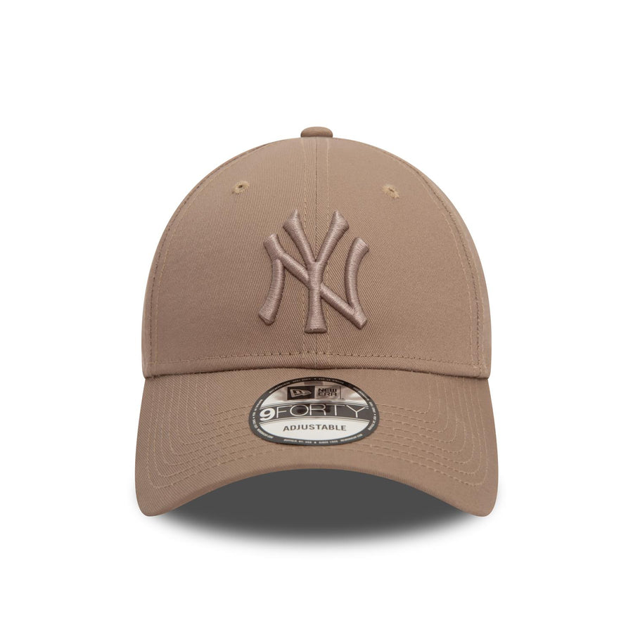 New York Yankees 9FORTY League Essential Pastel Brown  Cap