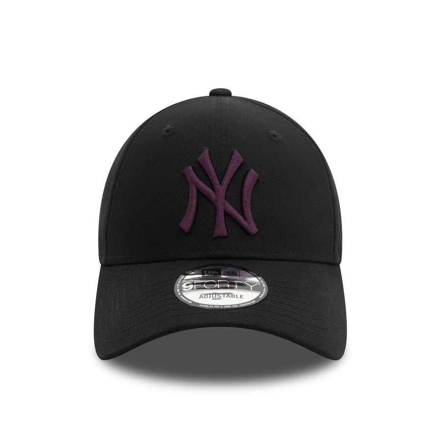 New York Yankees 9FORTY League Essential Black Cap