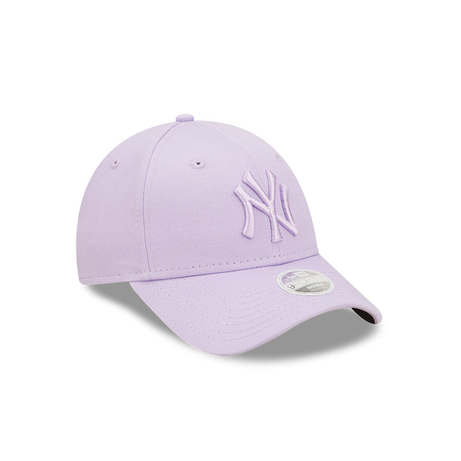 New York Yankees 9FORTY Female League Essential Purple Cap