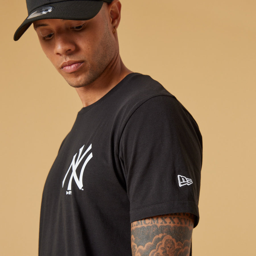 New York Yankees League Essential Black Tee