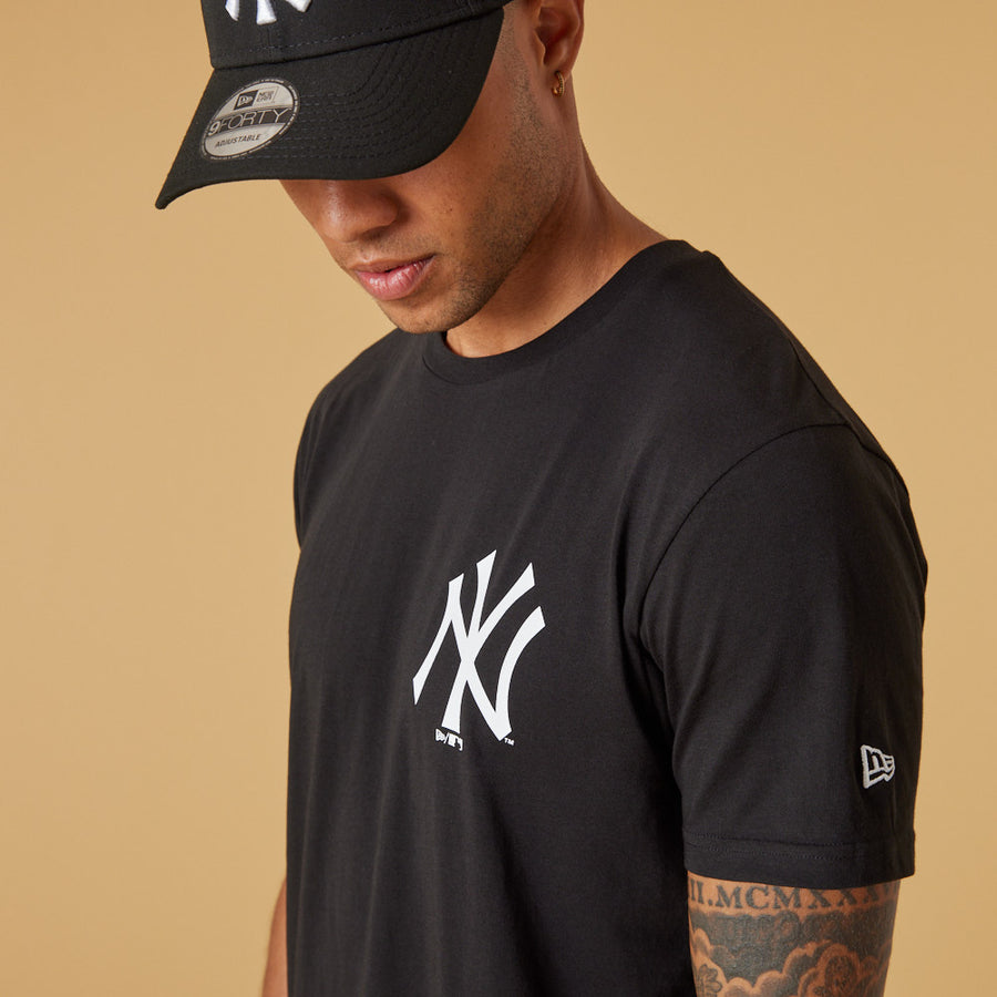 New York Yankees League Essential Black Tee